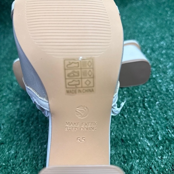 NWB Oasis Society Trina Mesh Block Heel Beige Mules Womens Size 6.5 - Picture 4 of 5